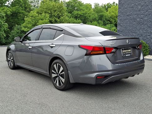Used 2022 Nissan Altima 2.5 SV FWD image 5