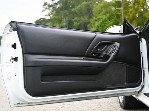 Used 2000 Chevrolet Camaro Z28 w/ SS Performance/Appearance Pkg image 91