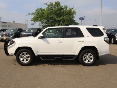 Used 2021 Toyota 4Runner SR5 AWD/4WD image 4