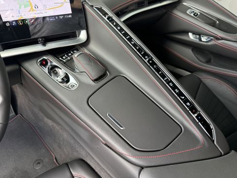 Used 2022 Chevrolet Corvette Stingray Premium Conv w/ Z51 Performance Package RWD image 34