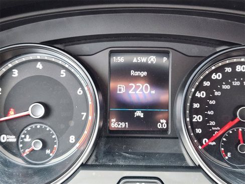 Used 2021 Volkswagen Atlas Cross Sport SE image 18