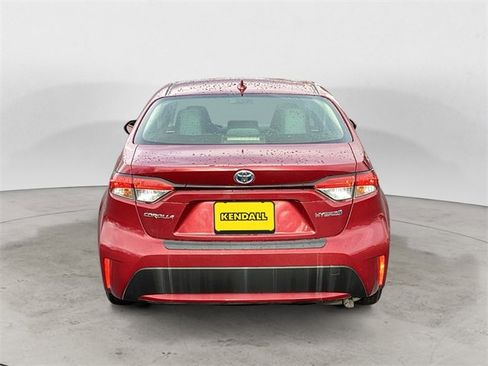 Used 2022 Toyota Corolla LE image 4