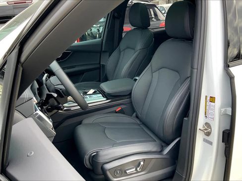New 2025 Audi Q7 3.0T Prestige image 9