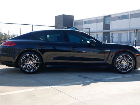 Used 2016 Porsche Panamera S image 18
