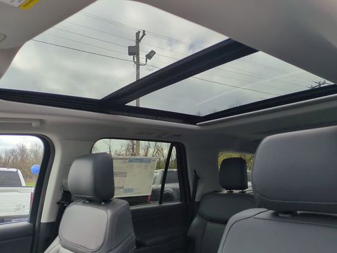 New 2025 Ford Expedition Active image 23