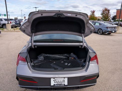 New 2025 Hyundai Elantra SEL image 10