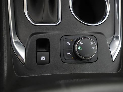 Used 2023 Chevrolet Traverse LT image 27