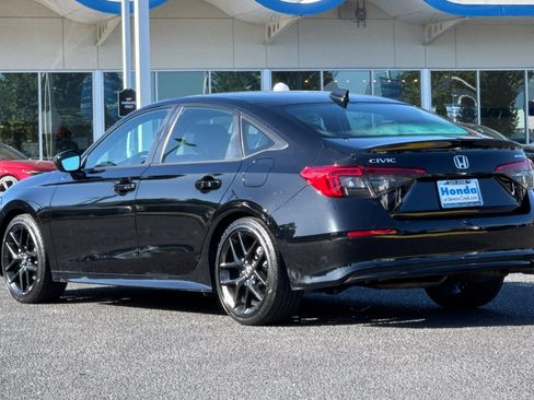 Used 2023 Honda Civic Sport image 3