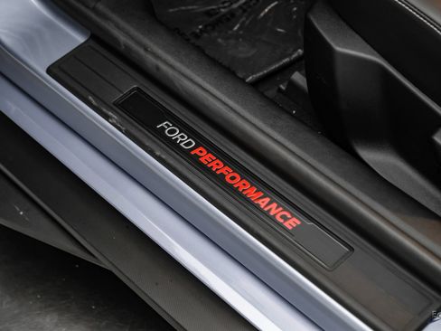 Used 2022 Ford Mustang Shelby GT500 w/ Carbon Fiber Track Pack RWD image 53