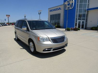 Used 2014 Chrysler Town & Country Limited w/ Luxury Group