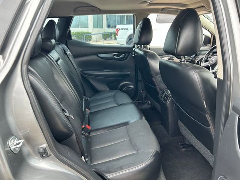 Used 2018 Nissan Rogue Sport SL w/ SL Premium Package image 12