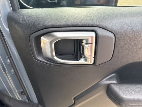 New 2025 Jeep Gladiator Willys image 30