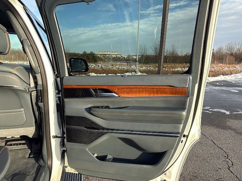 Used 2023 Jeep Grand Wagoneer Series II image 21