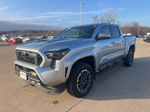 Used 2024 Toyota Tacoma TRD Sport image 10
