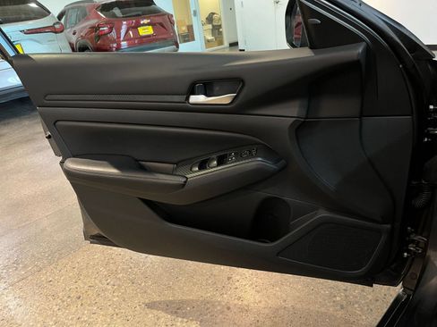 Used 2025 Nissan Altima 2.5 SV FWD image 18