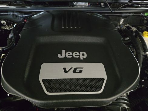 Used 2015 Jeep Wrangler Unlimited Rubicon image 31