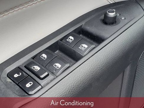 Used 2023 Jeep Compass Limited AWD/4WD image 9