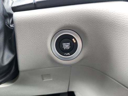 Used 2021 Chrysler Voyager Lxi image 29