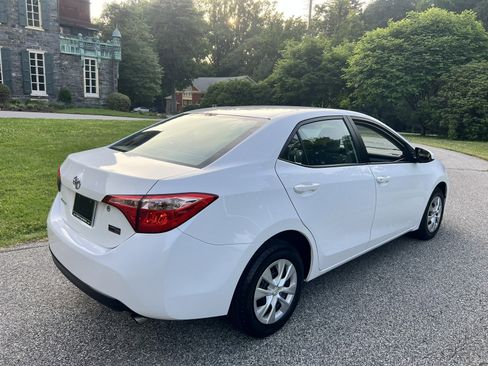 Used 2017 Toyota Corolla L w/ Carpet Mat Package (TMS) FWD image 10