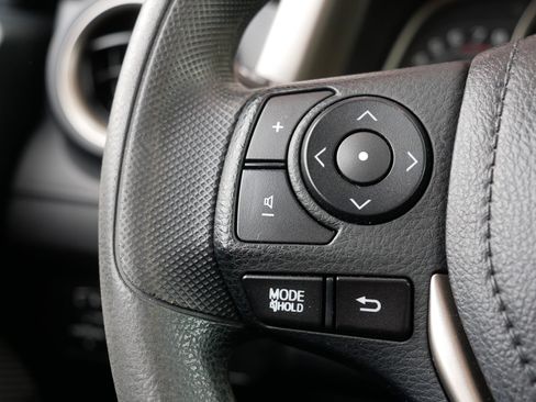 Used 2015 Toyota RAV4 LE image 30