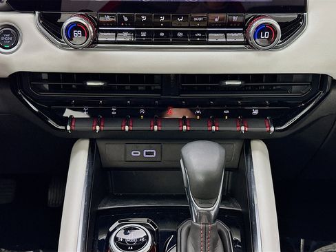 Used 2024 GMC Canyon AT4X image 14