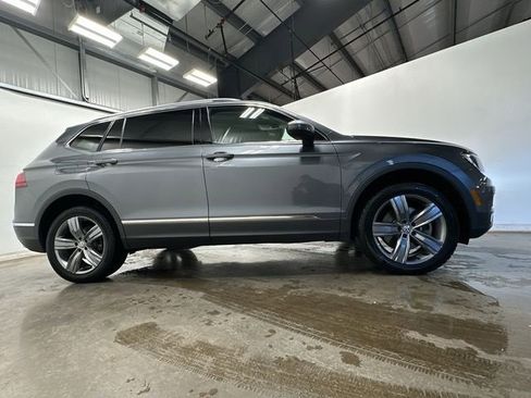 Used 2020 Volkswagen Tiguan SEL image 3