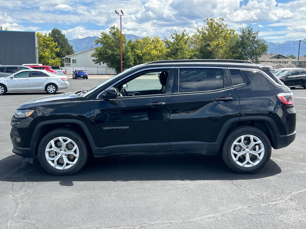 Used 2024 Jeep Compass Latitude AWD/4WD image 7