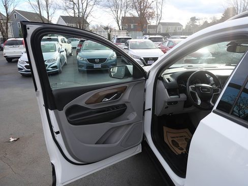 Used 2018 GMC Terrain SLE w/ Driver Convenience Package image 16