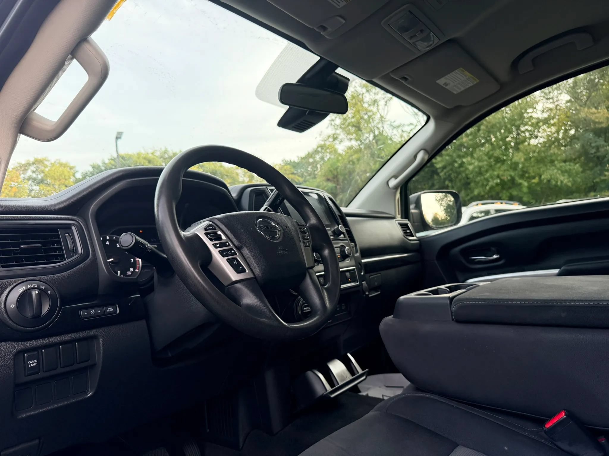 Used 2022 Nissan Titan SV AWD/4WD image 10