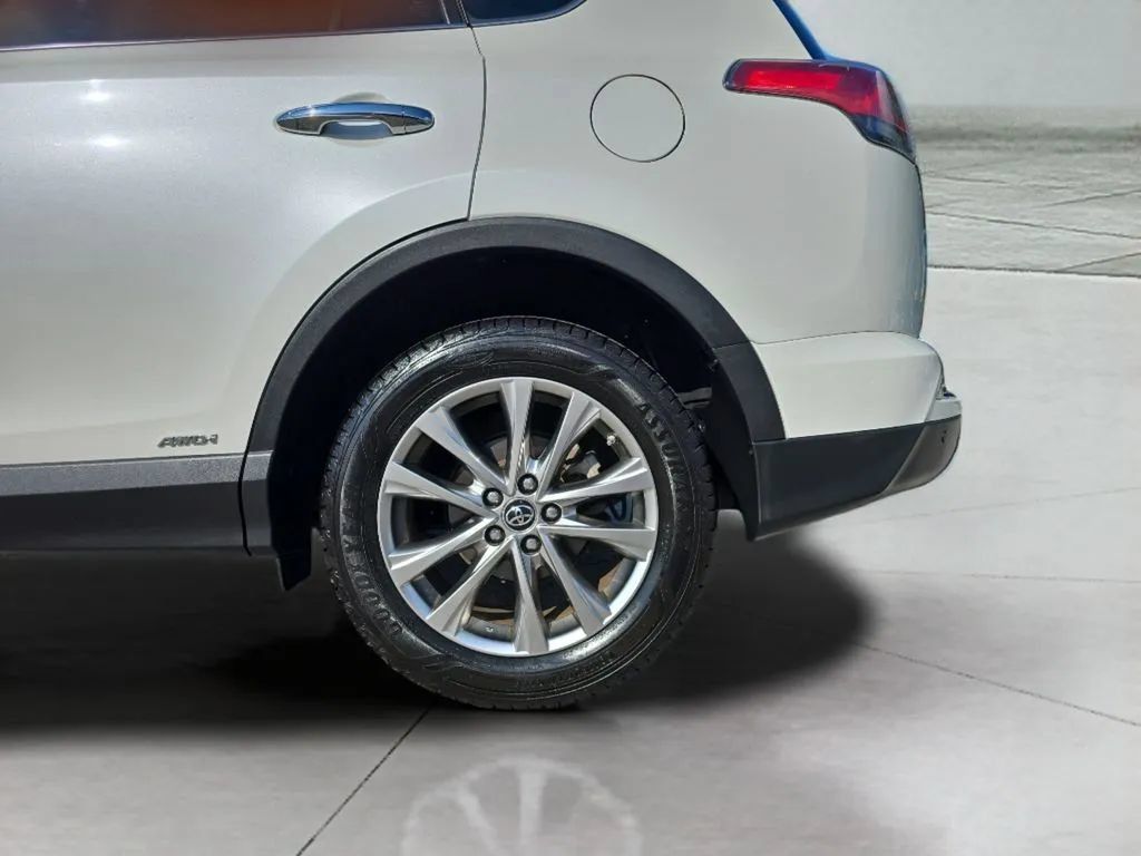 Used 2018 Toyota RAV4 Limited AWD/4WD image 29