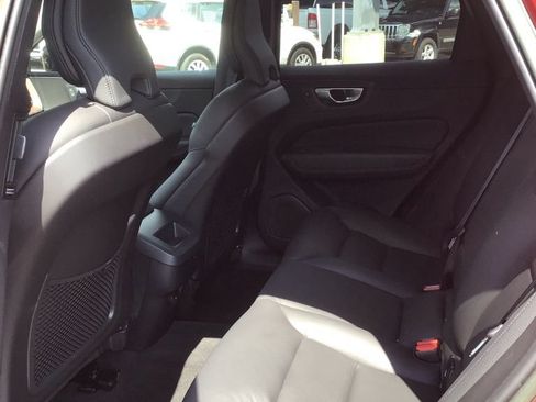 Used 2023 Volvo XC60 B5 Plus AWD/4WD image 9