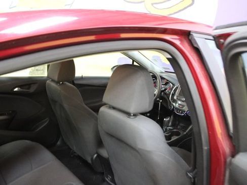 Used 2019 Chevrolet Cruze LT FWD image 10