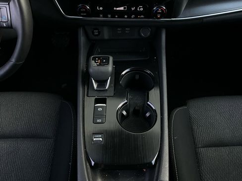 Used 2025 Nissan Rogue SV image 15