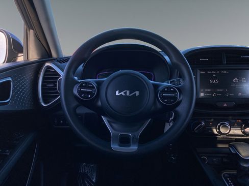 Used 2025 Kia Soul LX image 12