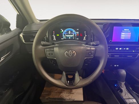 Used 2025 Toyota Camry LE FWD image 19