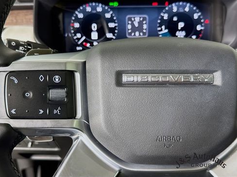 Used 2024 Land Rover Discovery S AWD/4WD image 13