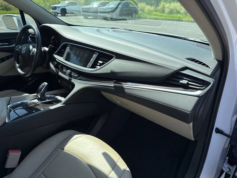 Used 2019 Buick Enclave Essence FWD image 41