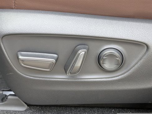 Used 2024 Toyota Land Cruiser image 27