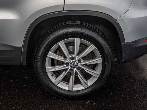 Used 2017 Volkswagen Tiguan Limited w/ Premium Package image 11