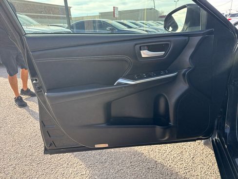 Used 2017 Toyota Camry XLE image 10