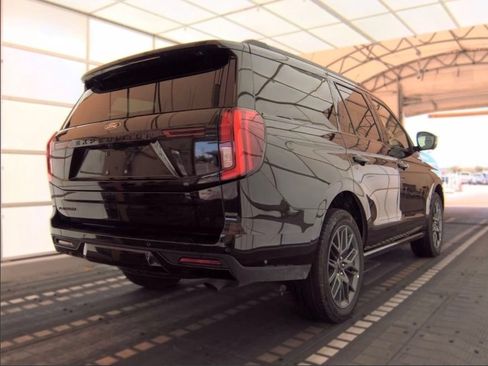 Used 2025 Ford Expedition Platinum w/ Stealth Performance Package AWD/4WD image 3