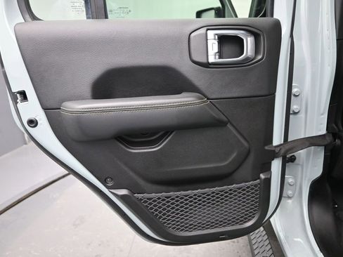 Used 2024 Jeep Wrangler Sahara image 14