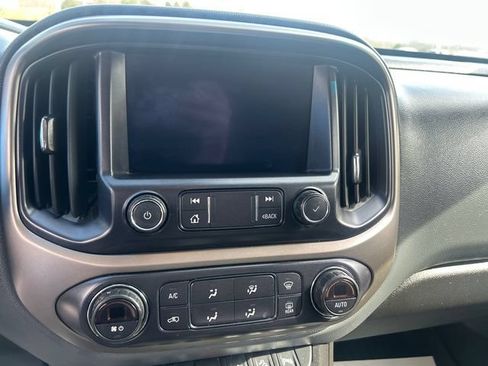 Used 2021 Chevrolet Colorado Z71 AWD/4WD image 19