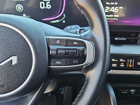 Used 2025 Kia Sportage EX w/ Premium Package image 18