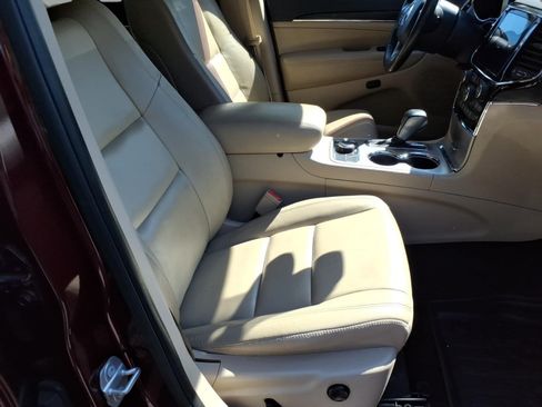 Used 2019 Jeep Grand Cherokee Limited AWD/4WD image 7
