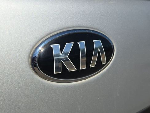 Used 2018 Kia Soul + FWD image 12