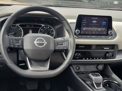 Used 2025 Nissan Rogue SV FWD image 16