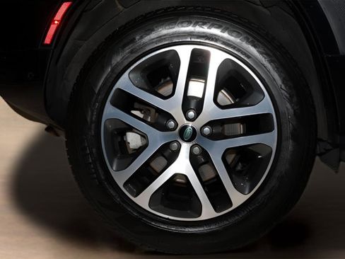 Used 2023 Land Rover Defender 110 X-Dynamic SE image 47