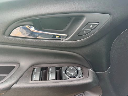 Used 2021 Chevrolet Equinox Premier w/ Redline Edition image 11