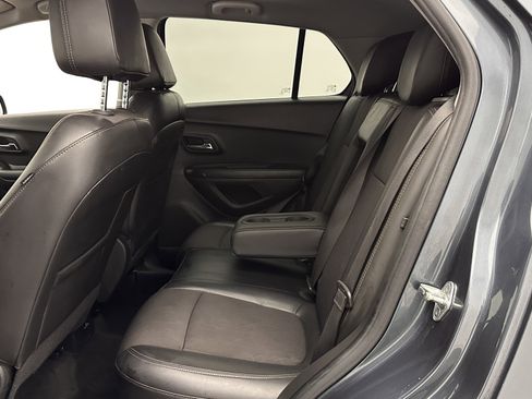 Used 2021 Chevrolet Trax LT AWD/4WD image 18